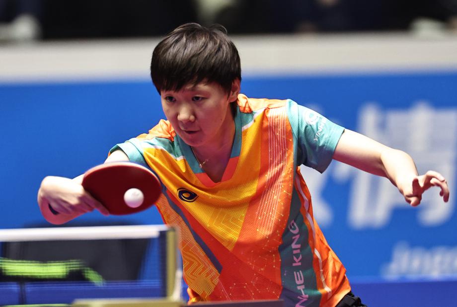 [图]王曼昱4-3险胜范思琦 晋级十五运会女单16强